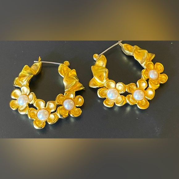 None Jewelry - Gold and Pearl Flower Hoop Earrings